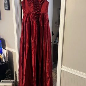 Elegant Strapless Burgundy Wedding Dress